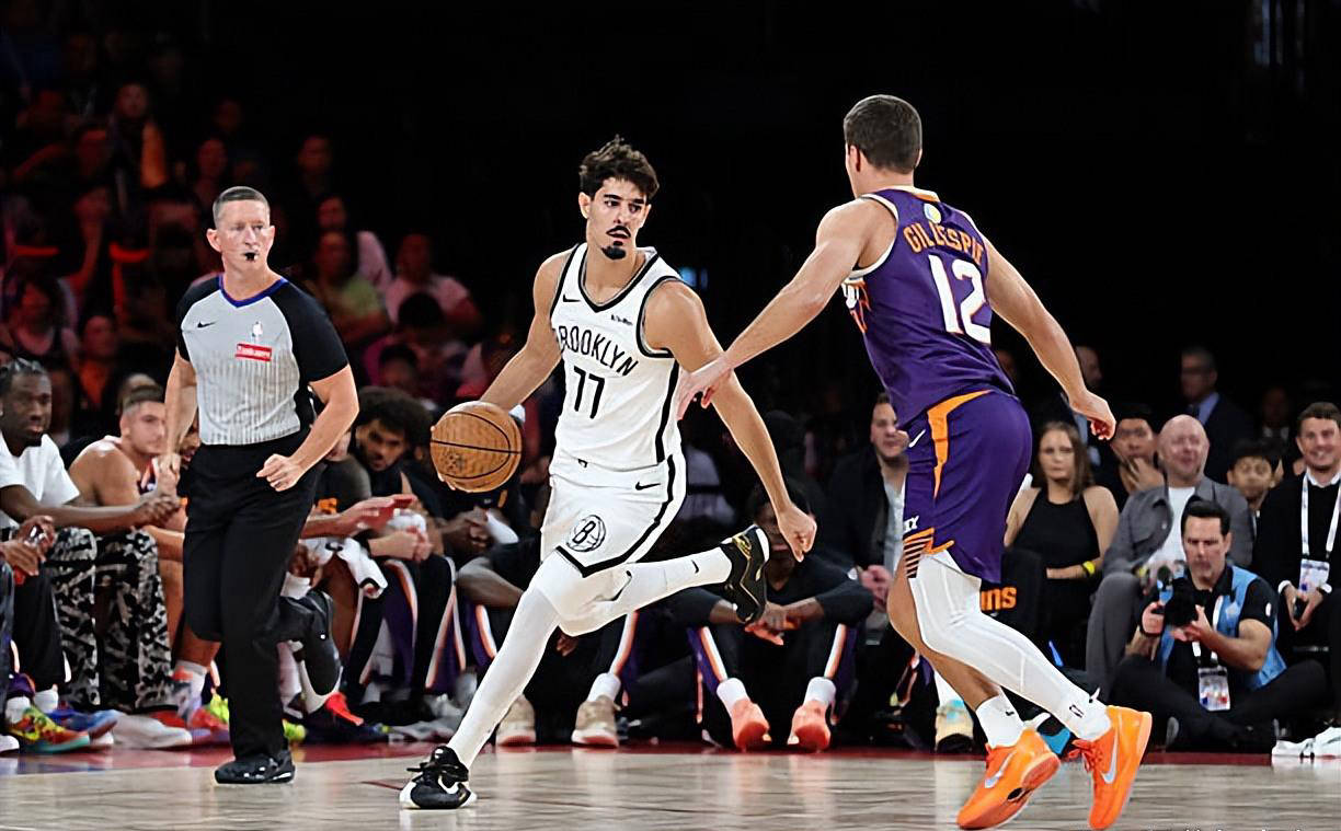 明显可见, 他出场, 他身高 明显可见, 他出场, 他身高