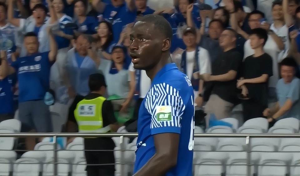 前锋路易斯, 激烈的中超, 落他 前锋路易斯, 激烈的中超, 落他