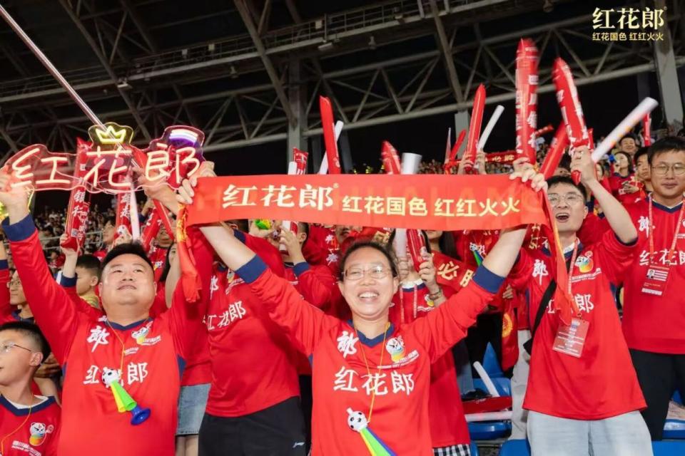 在小郎酒顺, bt, 中国郎以红